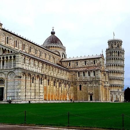 Tra Miracoli E Cavalieri Apartment Pisa Luaran gambar